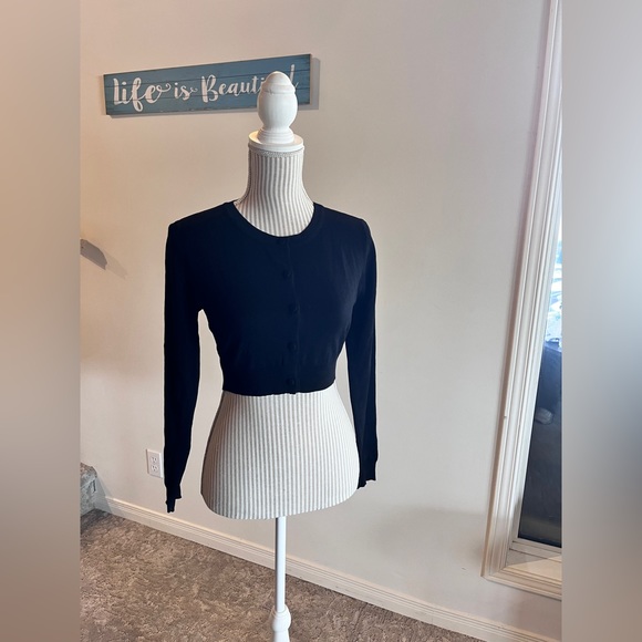 2/$20 Nwt cropped sweater size small - Picture 3 of 4